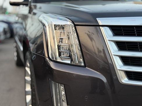 Used 2015 Cadillac Escalade Premium image 16