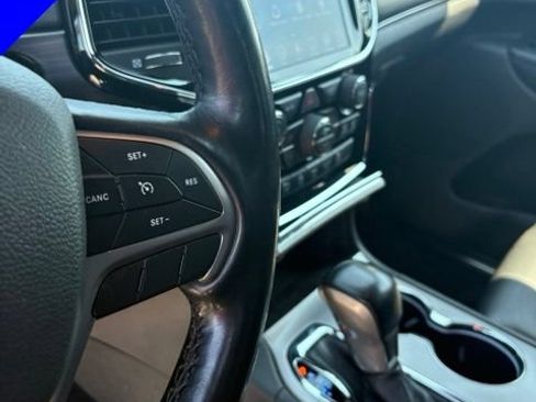 Used 2020 Jeep Grand Cherokee Limited AWD/4WD image 16