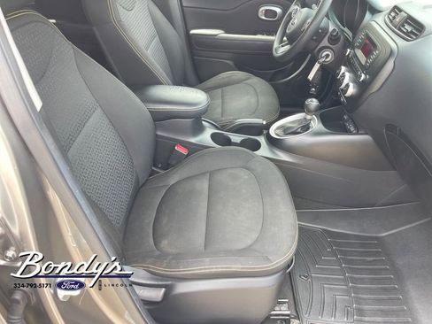 Used 2015 Kia Soul + FWD image 18