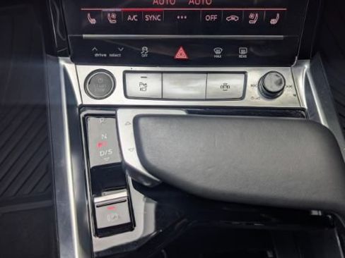 Used 2021 Audi e-tron Premium Plus w/ Premium Plus Package AWD/4WD image 36