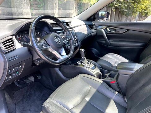 Used 2018 Nissan Rogue SL w/ Premium Package image 16