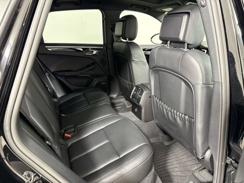 Certified 2025 Porsche Macan image 25