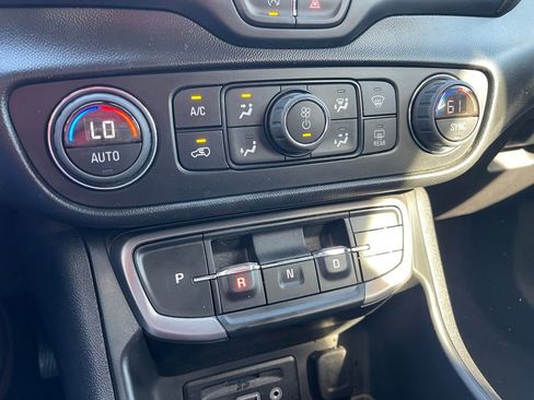 Used 2023 GMC Terrain AT4 image 10