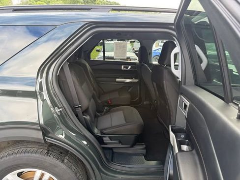 Used 2023 Ford Explorer XLT AWD/4WD image 36