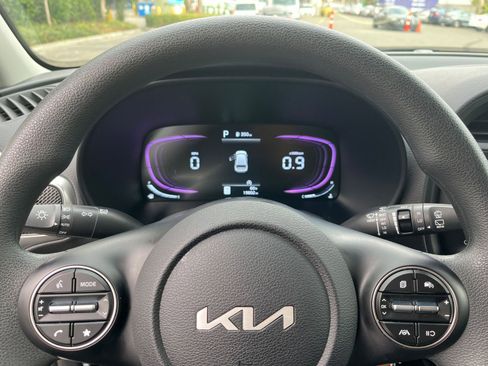 Used 2025 Kia Soul LX w/ LX Technology Package image 25