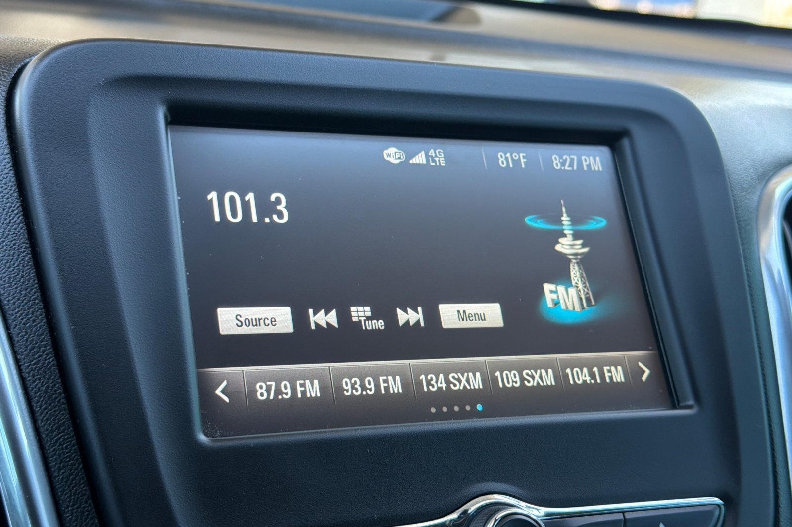 Used 2018 Chevrolet Equinox LT FWD image 23