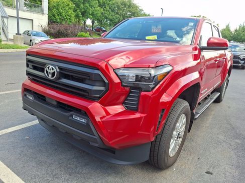 Certified 2025 Toyota Tacoma SR5 AWD/4WD image 2