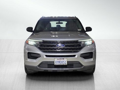 Used 2021 Ford Explorer XLT image 2