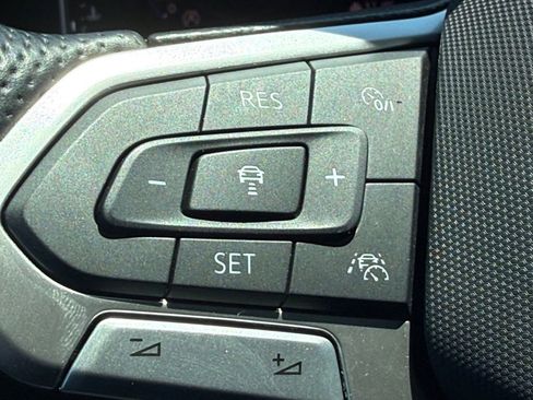 Used 2022 Volkswagen Atlas SEL Premium AWD/4WD image 22