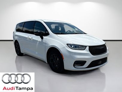 Used 2024 Chrysler Pacifica Limited
