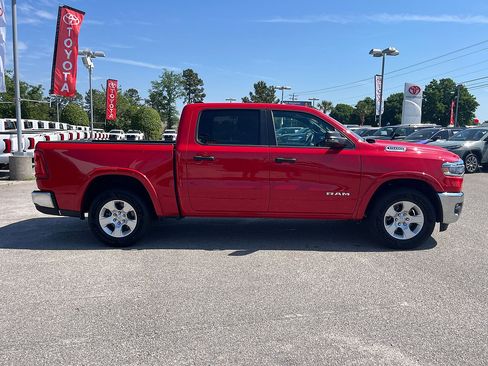 Used 2025 RAM 1500 Big Horn AWD/4WD image 2