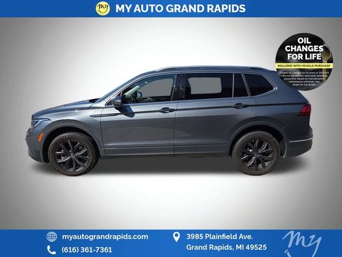 Used 2024 Volkswagen Tiguan SE AWD/4WD image 3