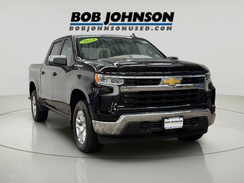 Used 2024 Chevrolet Silverado 1500 LT AWD/4WD image 3