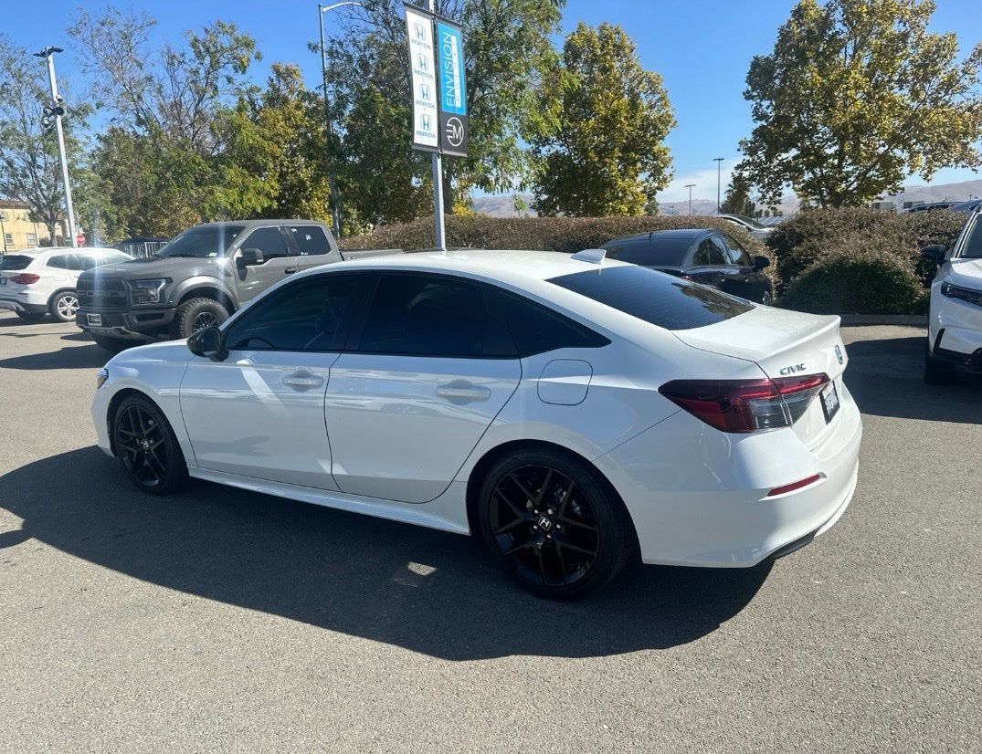 Used 2025 Honda Civic Sport image 4