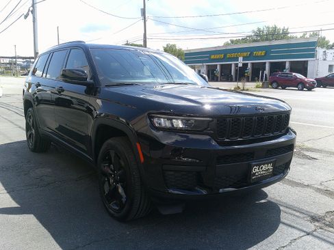 Used 2023 Jeep Grand Cherokee L Laredo AWD/4WD image 7