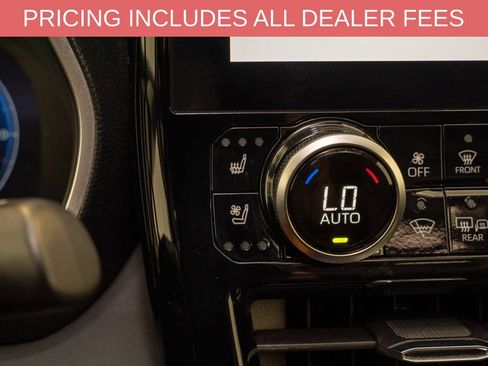 Used 2023 Toyota Highlander Limited FWD image 17