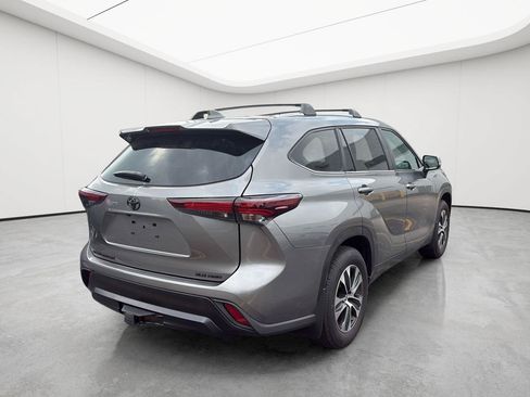 Used 2025 Toyota Highlander XLE AWD/4WD image 10