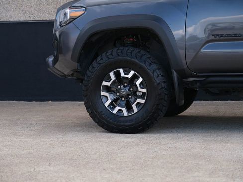 Used 2021 Toyota Tacoma TRD Off-Road image 11