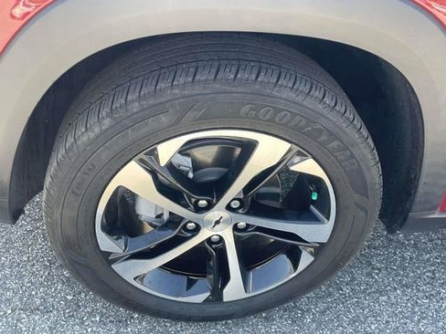 Used 2024 Chevrolet Trax RS w/ Sunroof Package FWD image 11