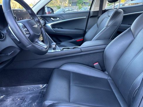 Used 2025 Genesis G70 2.5T image 9