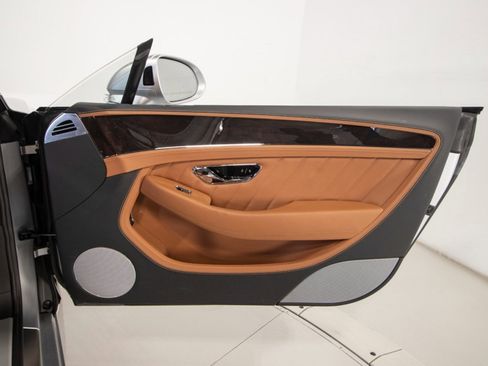 Used 2024 Bentley Continental GT Mulliner image 40