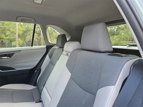 Certified 2020 Toyota RAV4 XLE image 21