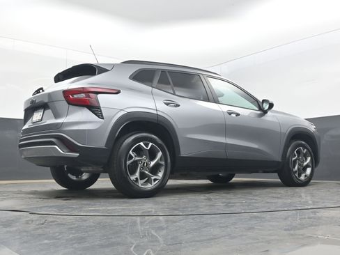 New 2026 Chevrolet Trax LT w/ Driver Confidence Package FWD image 31