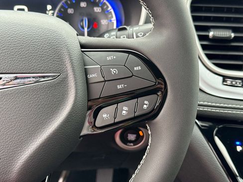 New 2026 Chrysler Pacifica Select image 29