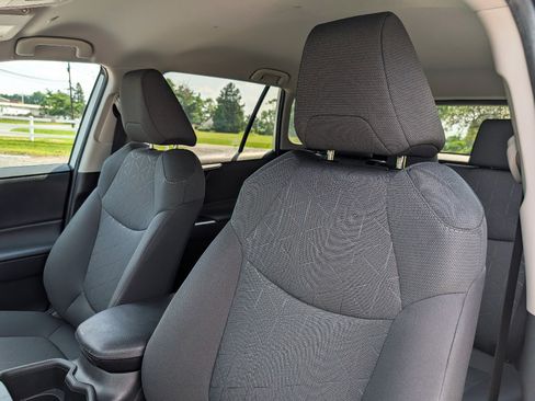 Used 2023 Toyota RAV4 XLE AWD/4WD image 15