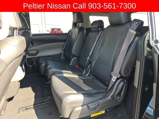 Used 2025 Kia Carnival FWD image 11