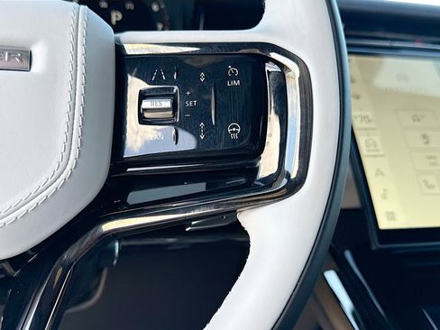 Used 2025 Land Rover Range Rover Sport Dynamic SE image 37