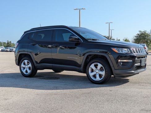 Used 2021 Jeep Compass Latitude w/ Convenience Group AWD/4WD image 2
