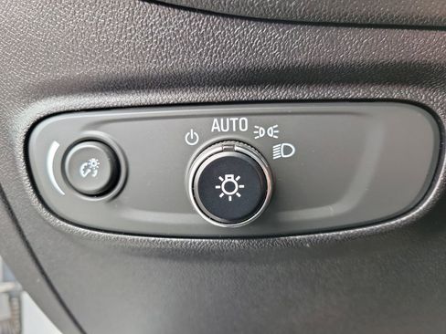 Used 2018 Chevrolet Equinox LT image 23