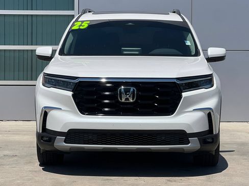 Used 2025 Honda Pilot Touring image 6