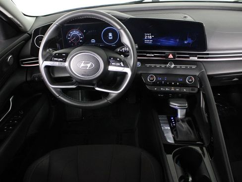 Certified 2025 Hyundai Elantra SEL FWD image 8