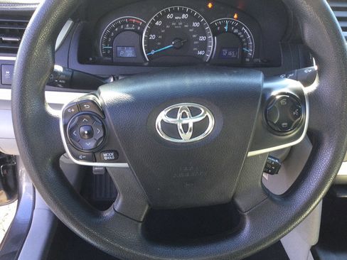 Used 2014 Toyota Camry LE image 16