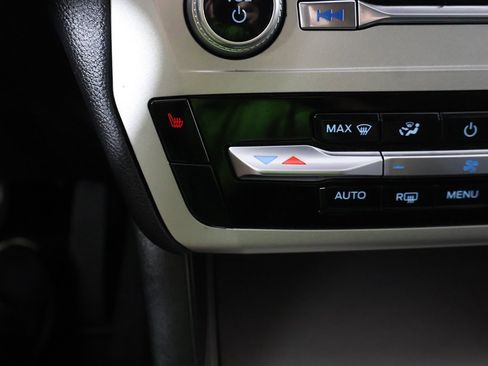 Used 2022 Ford Explorer XLT image 46