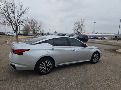 Used 2023 Nissan Altima 2.5 SV image 3