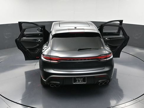 Certified 2025 Porsche Macan AWD/4WD image 35