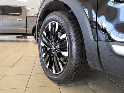 Used 2024 Kia Telluride SX w/ Towing Package image 32