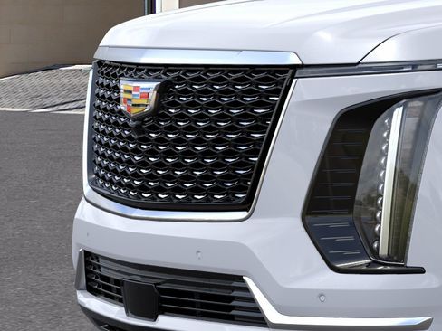 New 2026 Cadillac Escalade Luxury w/ Touring Package AWD/4WD image 13