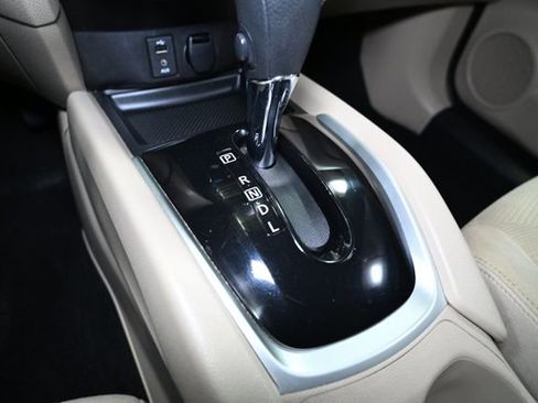 Used 2016 Nissan Rogue SV image 28