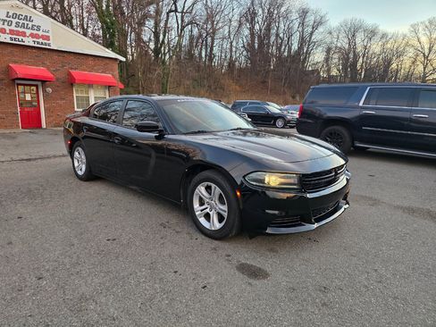 Used 2020 Dodge Charger SXT w/ Leather Interior Group image 3