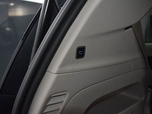 Used 2023 Chrysler Pacifica Limited image 38