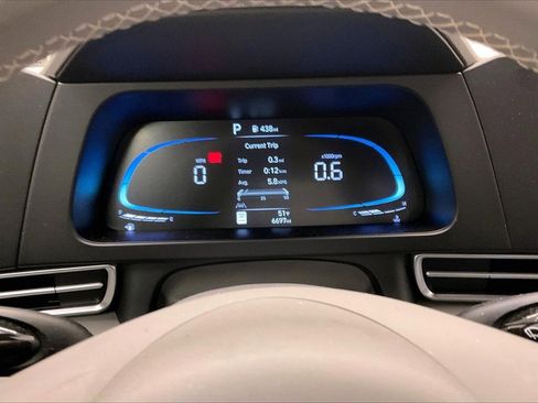 Certified 2025 Hyundai Elantra Sport image 18