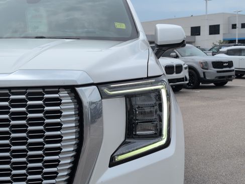 Used 2022 GMC Yukon Denali AWD/4WD image 12