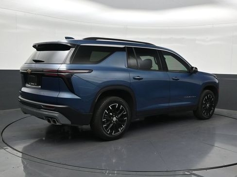 Used 2025 Chevrolet Traverse LT w/ Sun and Wheel Package FWD image 5