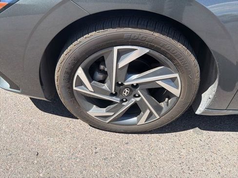 Used 2024 Hyundai Elantra Limited image 8