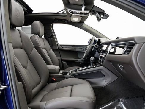 Certified 2025 Porsche Macan image 24