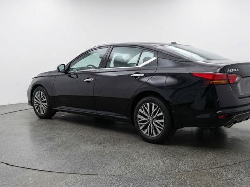 Used 2025 Nissan Altima 2.5 SV image 6